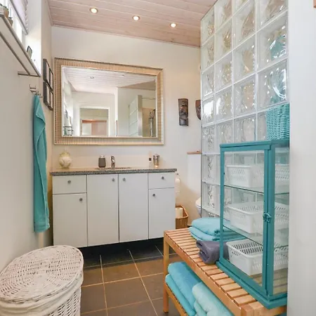 Three Bedroom Holiday In Holiday home *