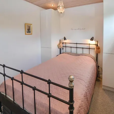 Three Bedroom Holiday In Holiday home *