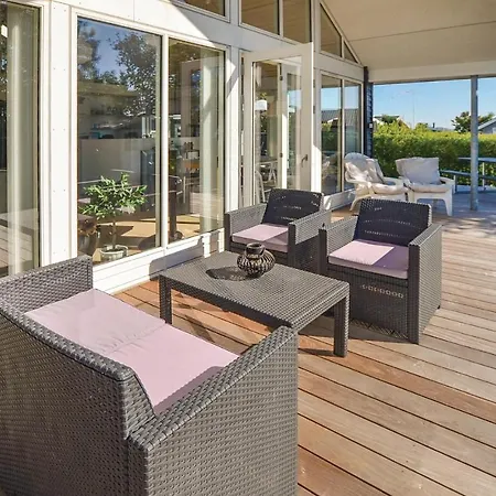 Three Bedroom Holiday In *