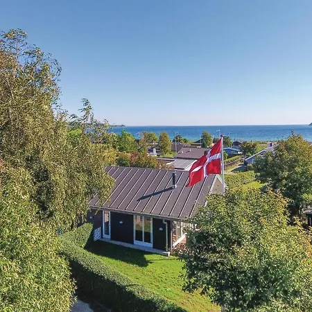 Three Bedroom Holiday In *